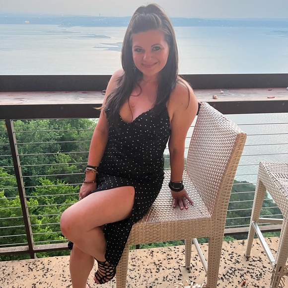 Meet your Posher, Ashley - Picture 1 of 4